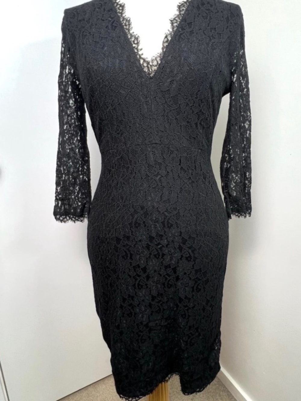 Aritzia Babaton V Neck Lace Dress Size 4 Black Eyelash Trim Feminine Party Event